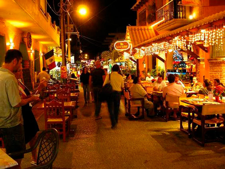 Av. Miguel Hidalgo en Isla Mujeres
